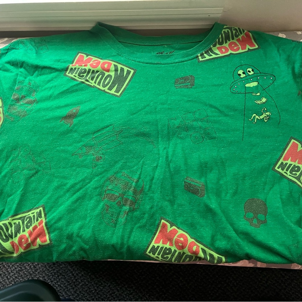 Mountain Dew all over print shirt(XL)
